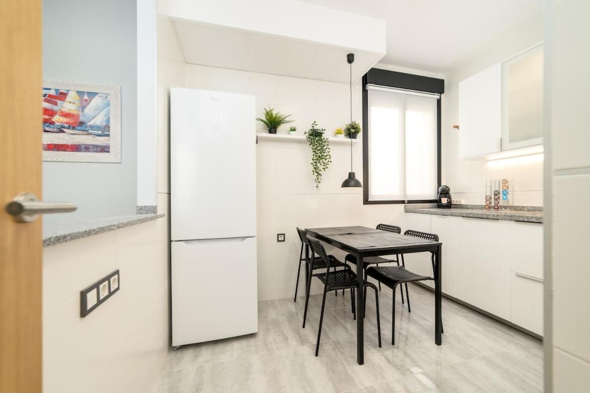 -Malagasunapts- Stylish City Centre Pool&Parking Málaga Exterior foto