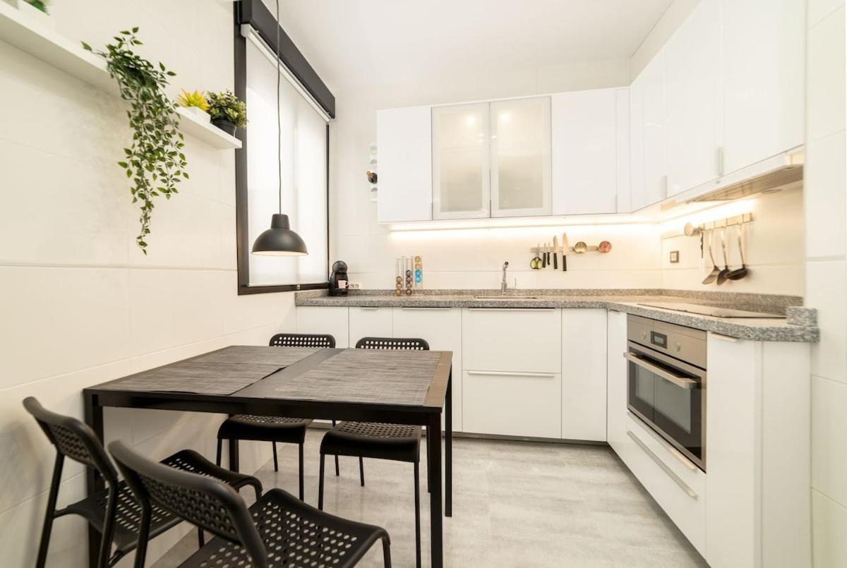 -Malagasunapts- Stylish City Centre Pool&Parking Málaga Exterior foto